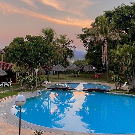 El Pantanal Hotel & Resort Puerto Quijarro  Eksteriør billede
